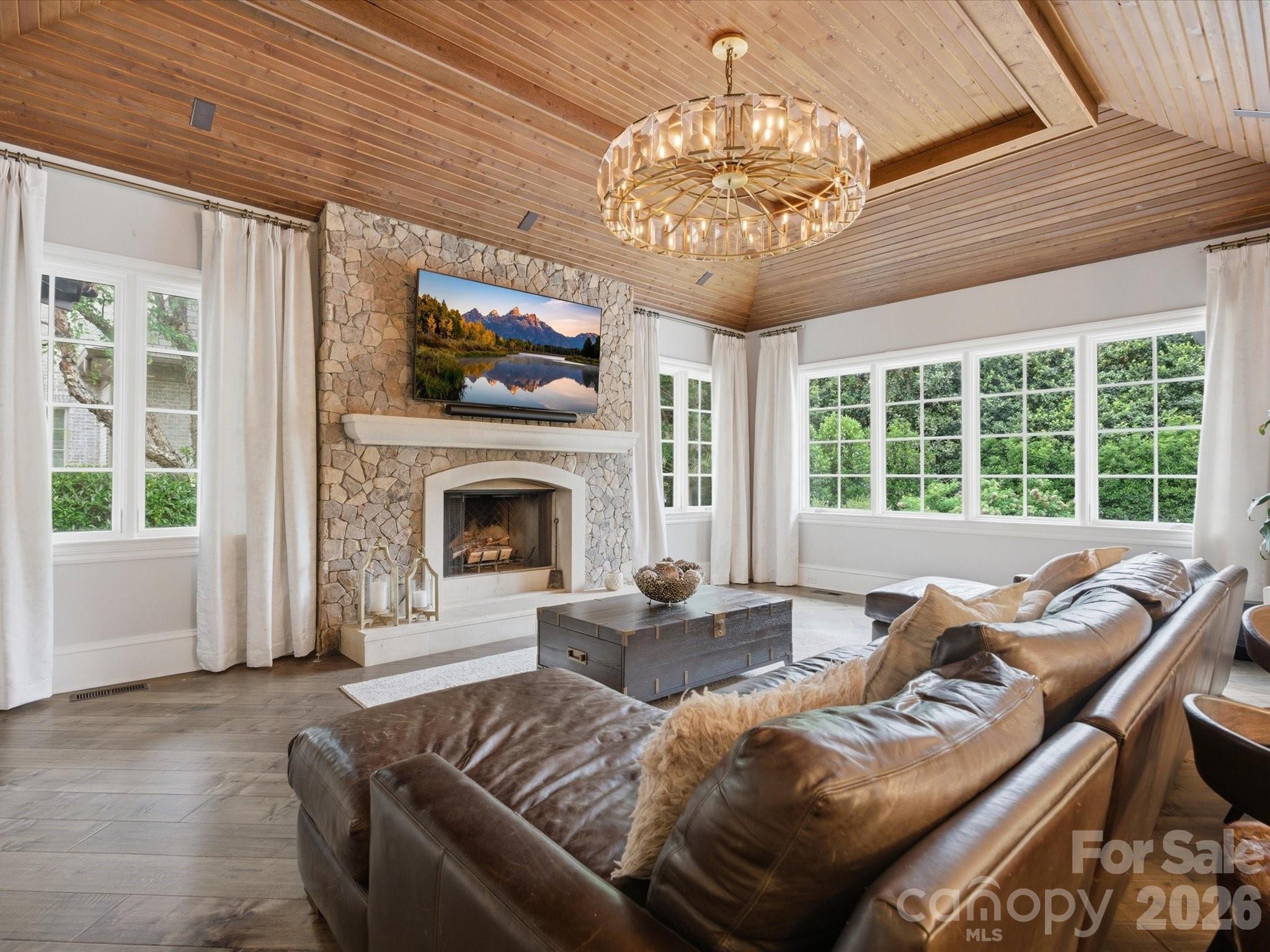 200 Oakmont Lane Property Photo 15