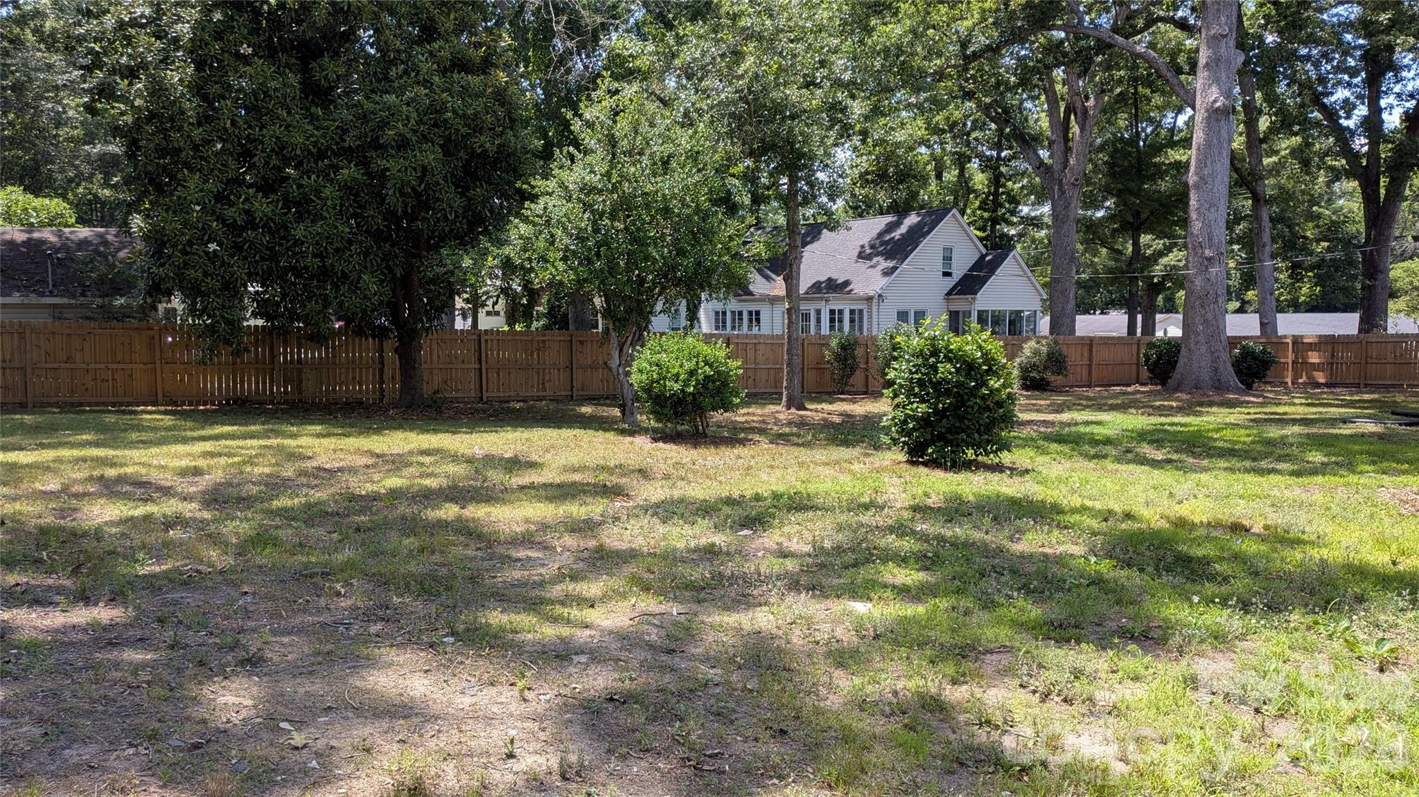 933 W Warren Street Property Photo 4
