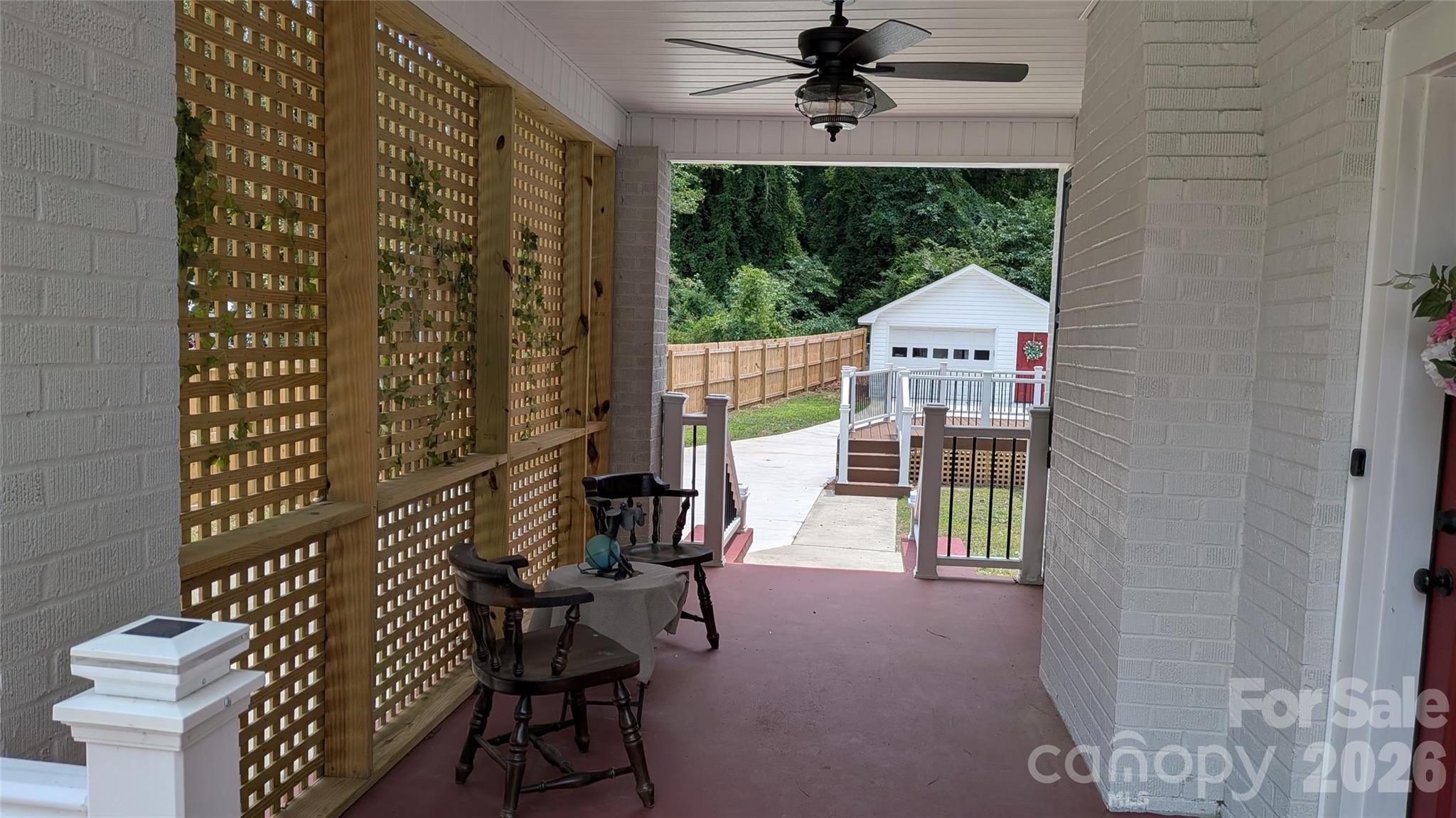 933 W Warren Street Property Photo 6