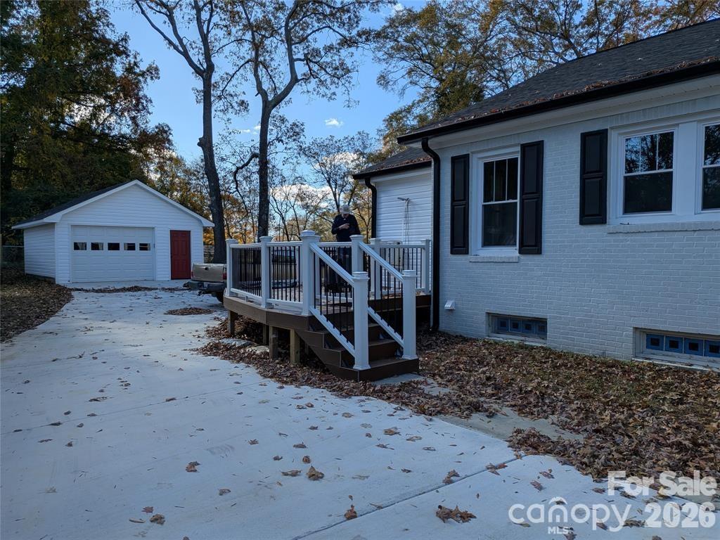 933 W Warren Street Property Photo 8