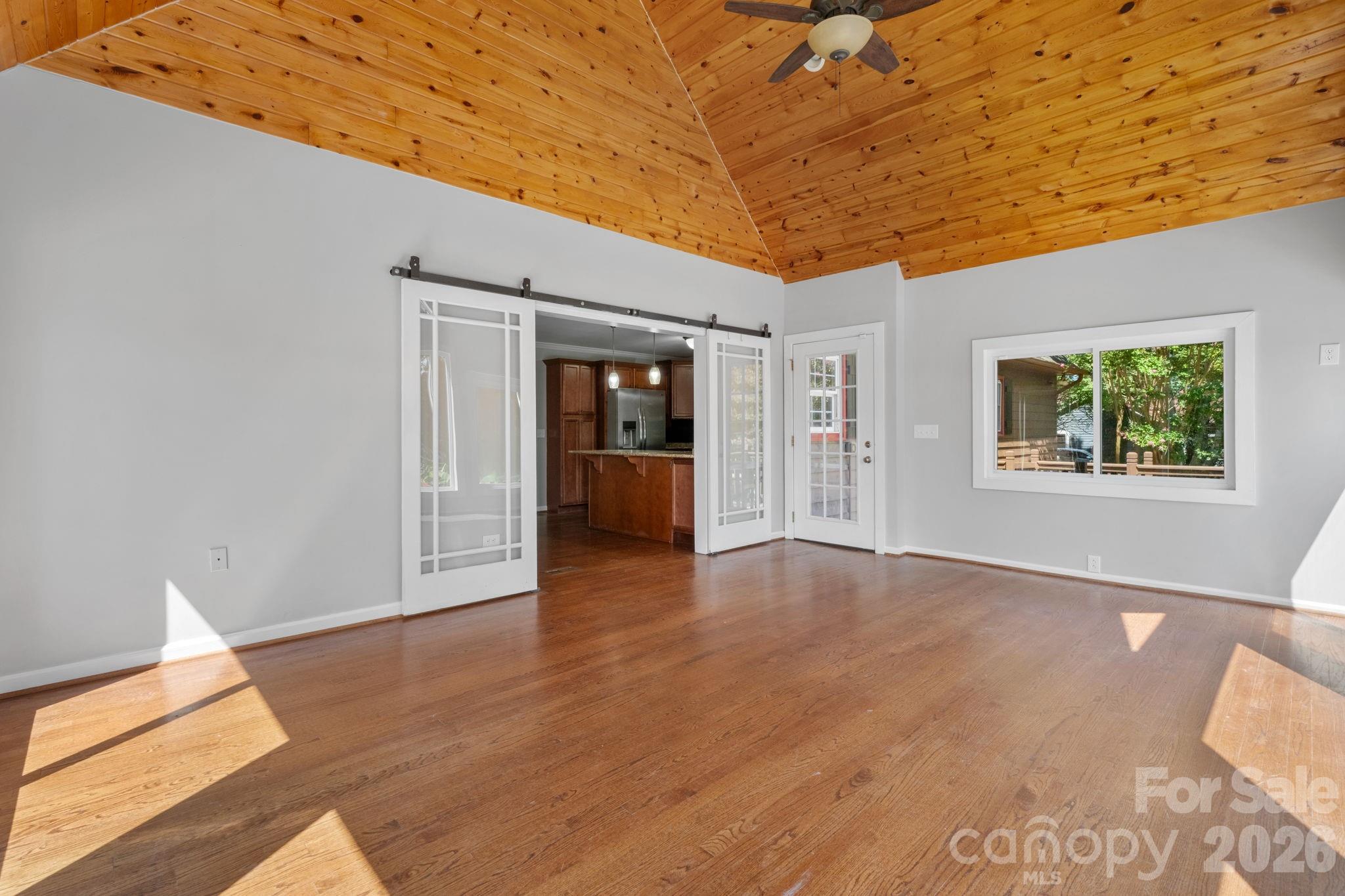 2025 34th Avenue Drive Property Photo 15