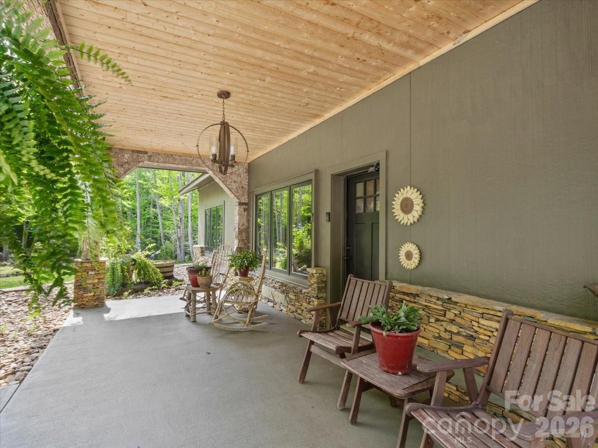 183 Mayfly Court Property Photo 4