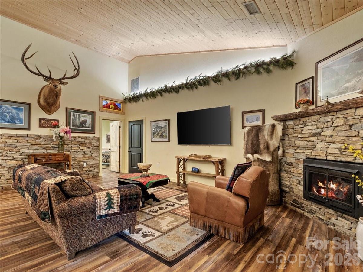 183 Mayfly Court Property Photo 6