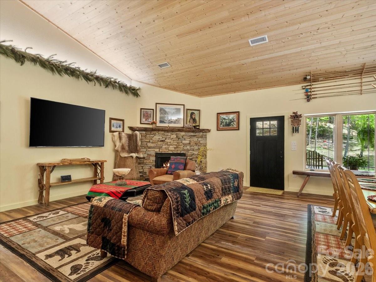 183 Mayfly Court Property Photo 7