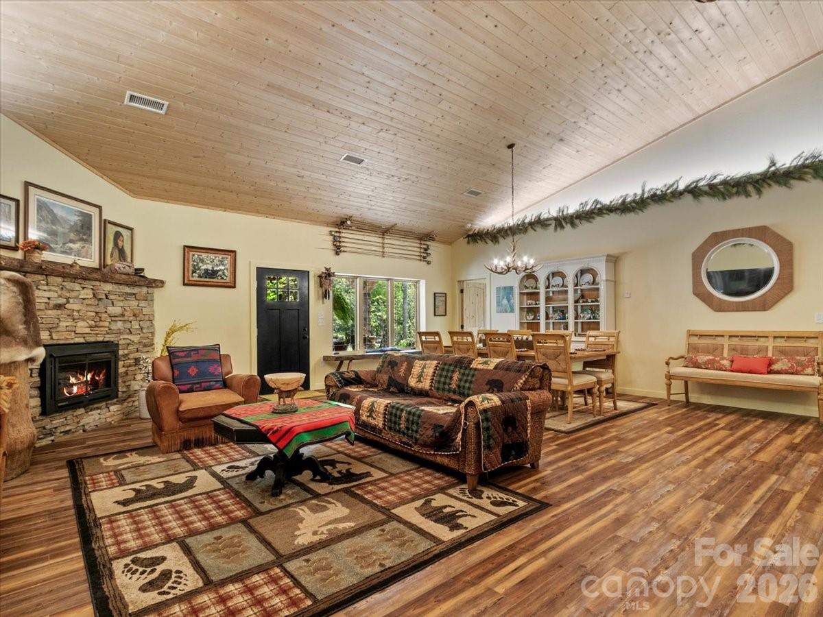 183 Mayfly Court Property Photo 8