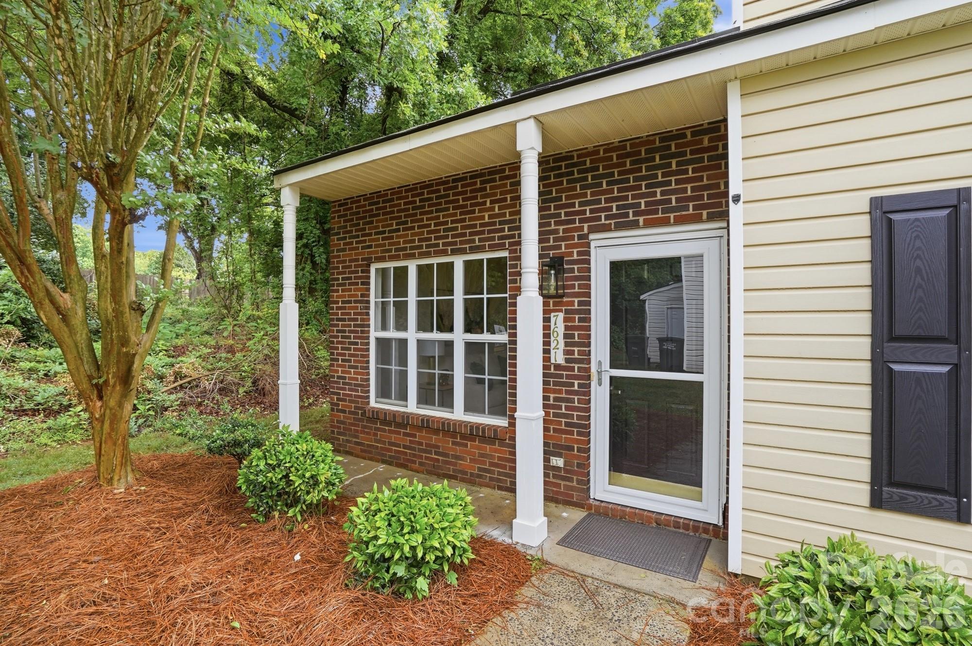 7621 Petrea Lane Property Photo 4