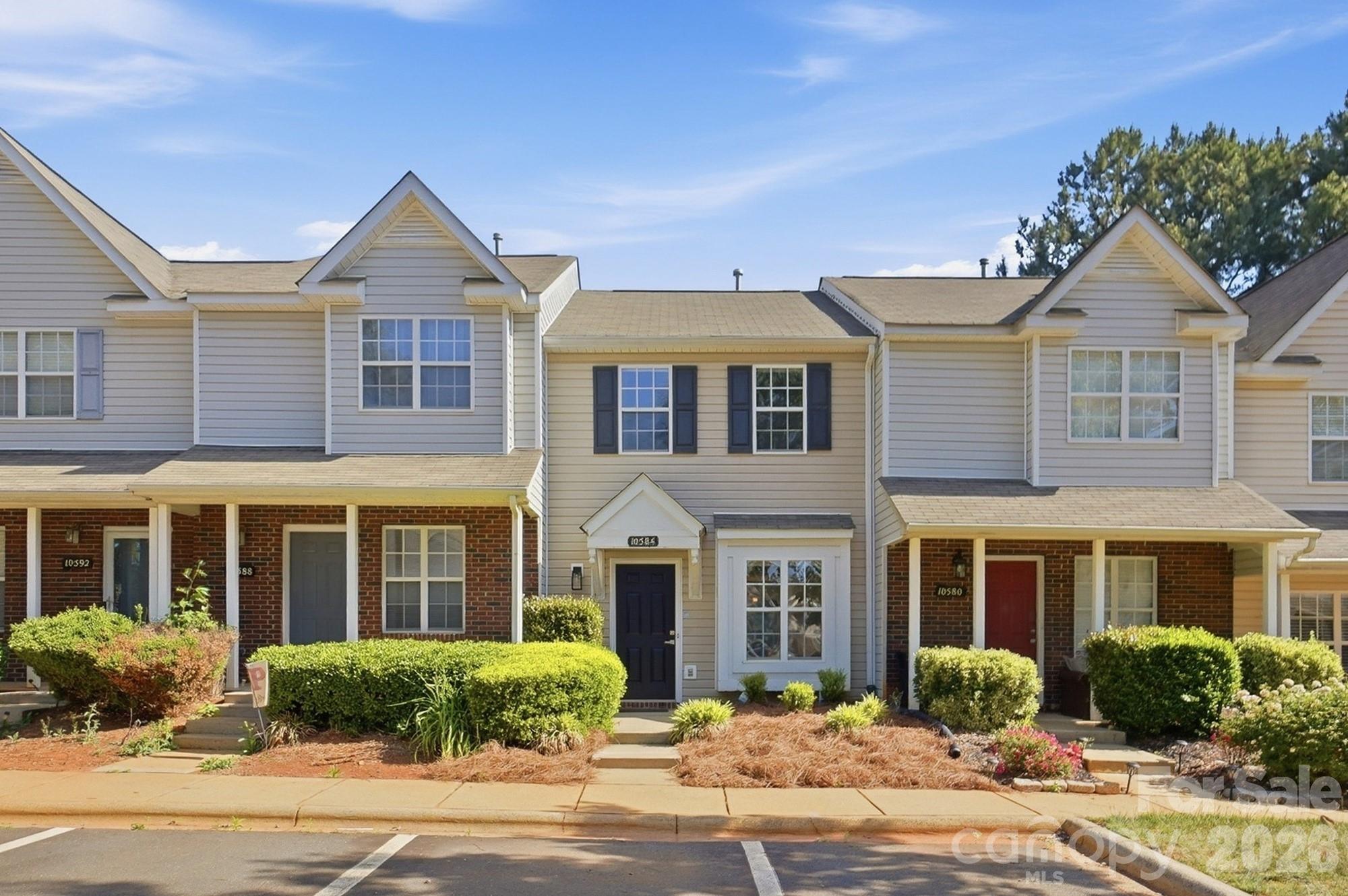 10584 English Setter Way Property Photo 2