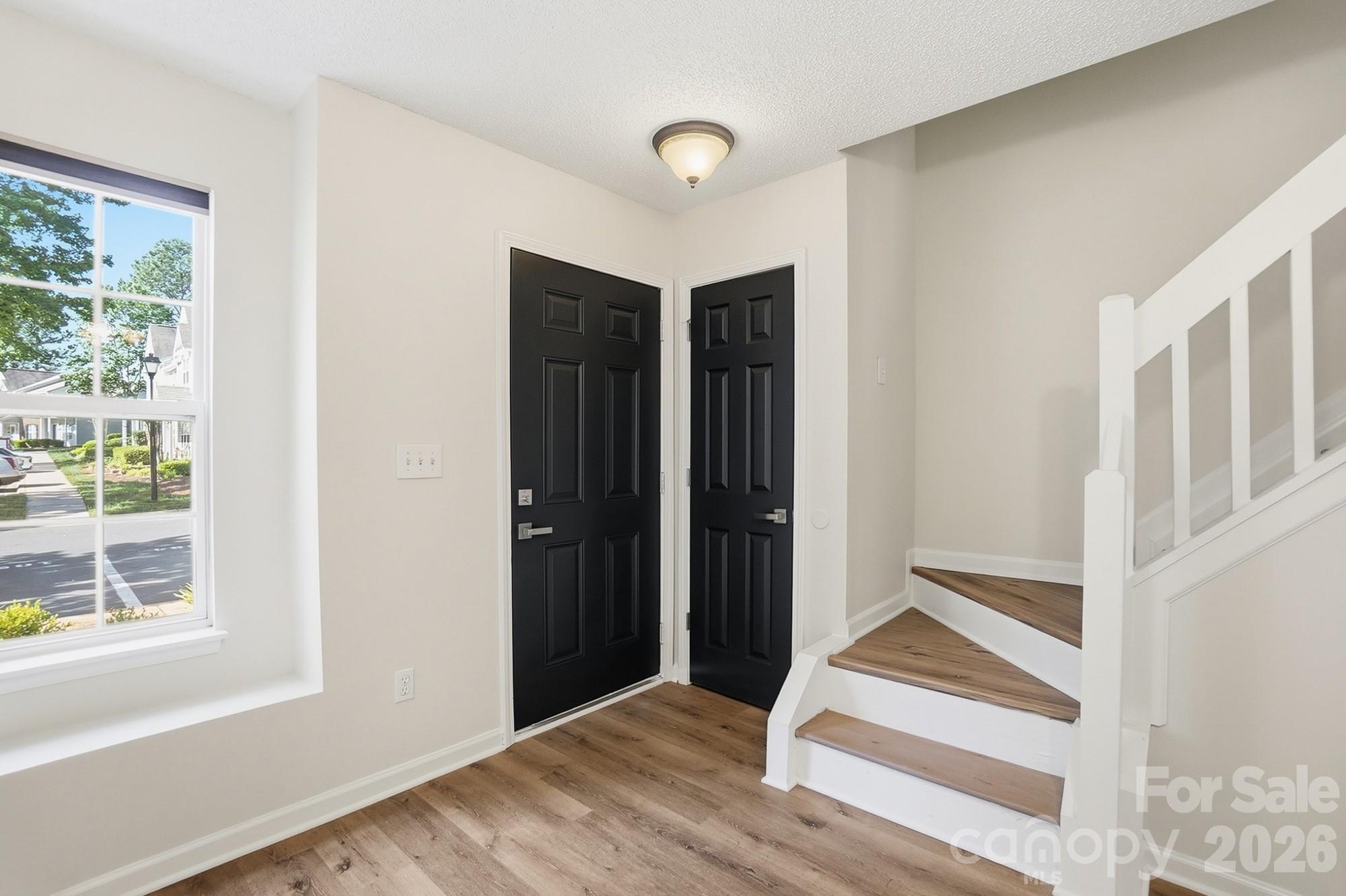 10584 English Setter Way Property Photo 3