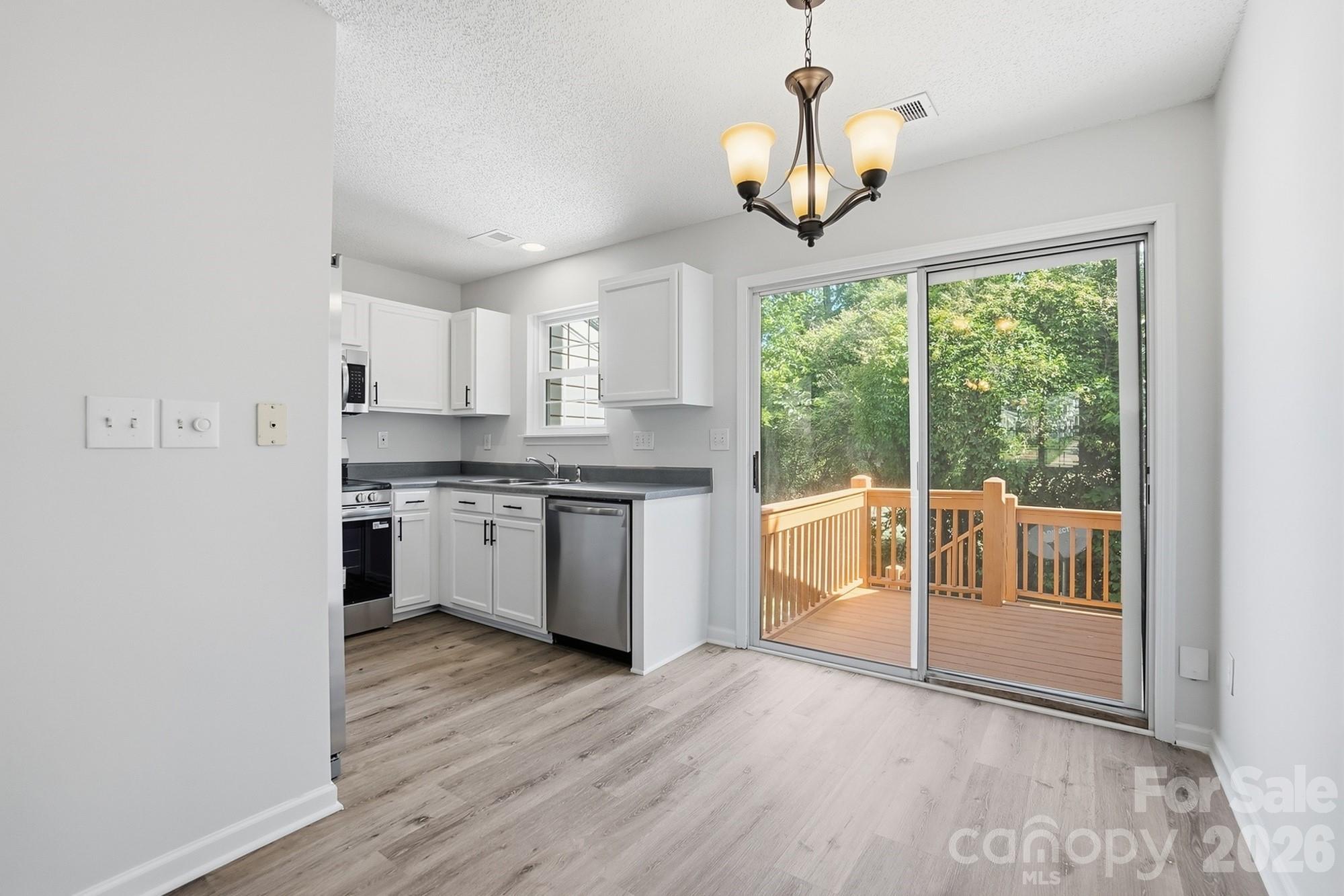 10584 English Setter Way Property Photo 10