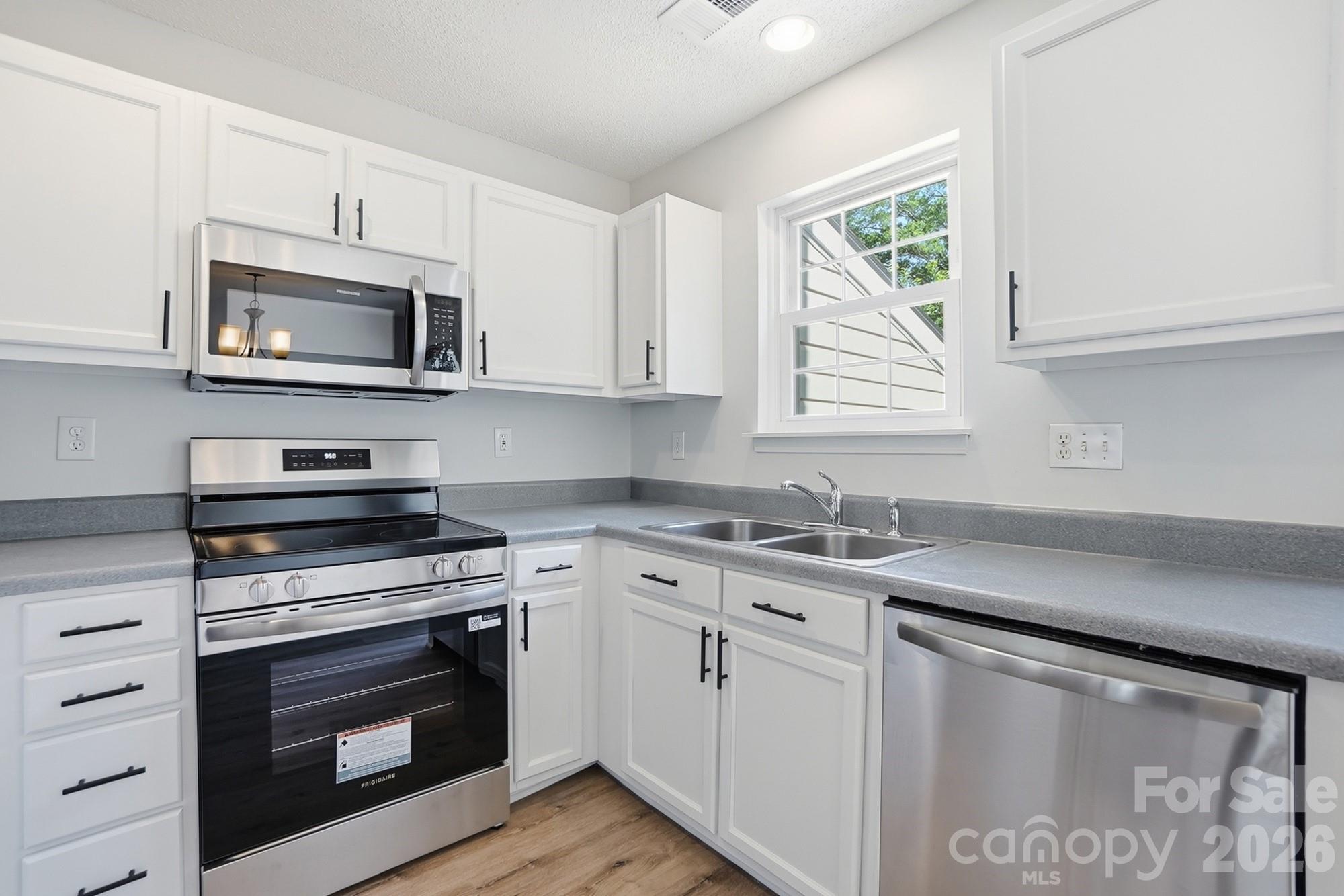 10584 English Setter Way Property Photo 13