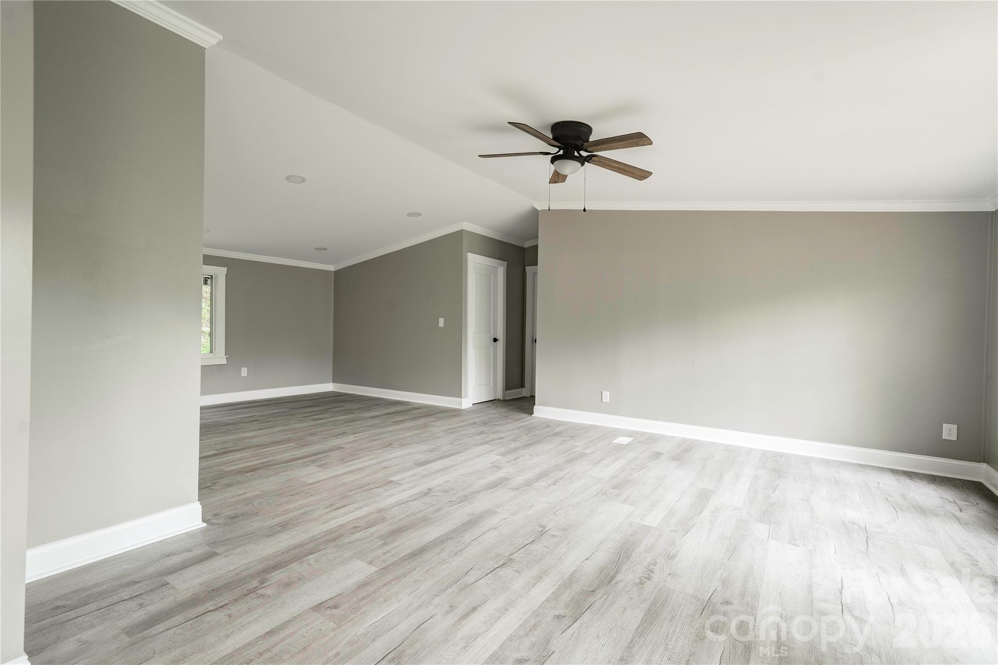 141 Knob Creek Drive Property Photo 6
