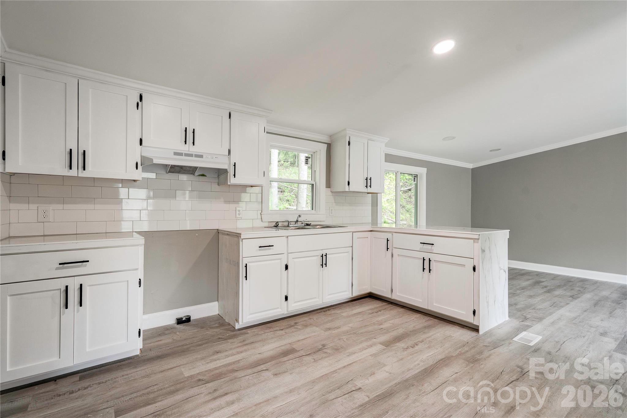 141 Knob Creek Drive Property Photo 8