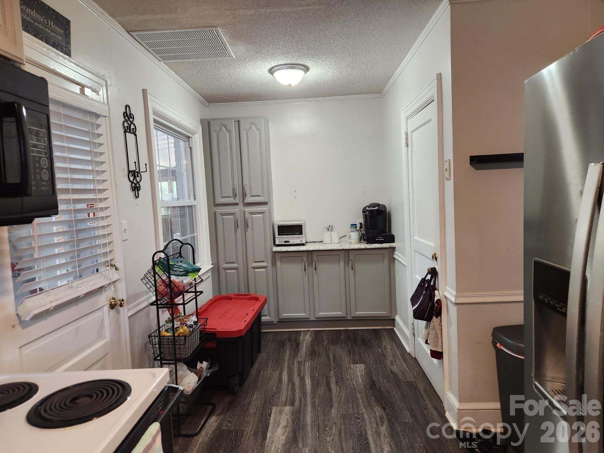 3922 Mcmillan Street Property Photo 8