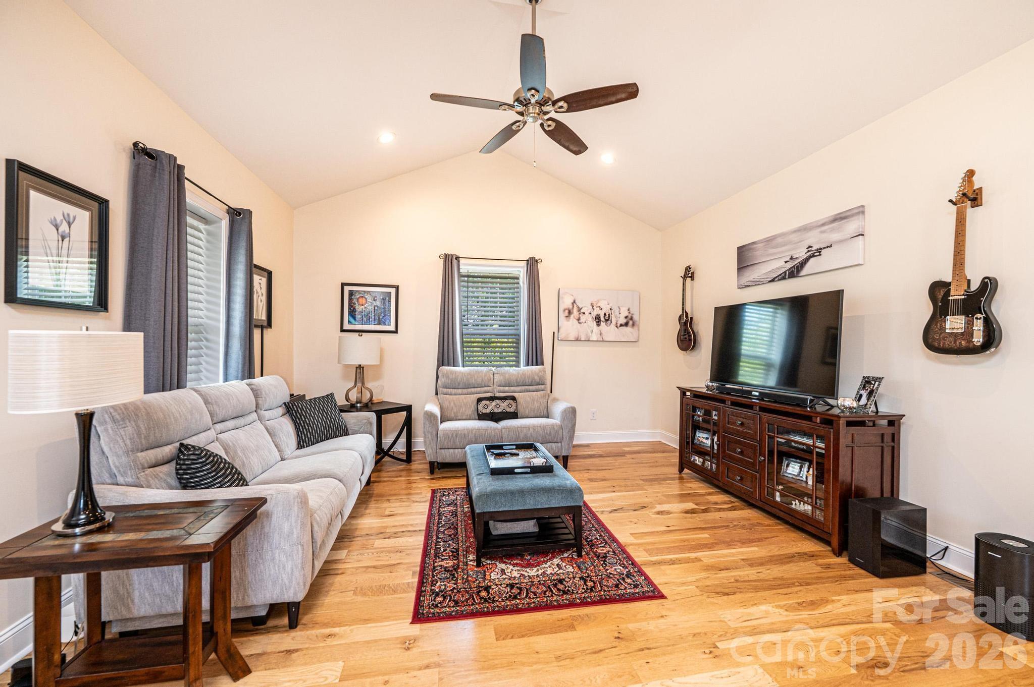 1092 33rd Avenue Loop Property Photo 9