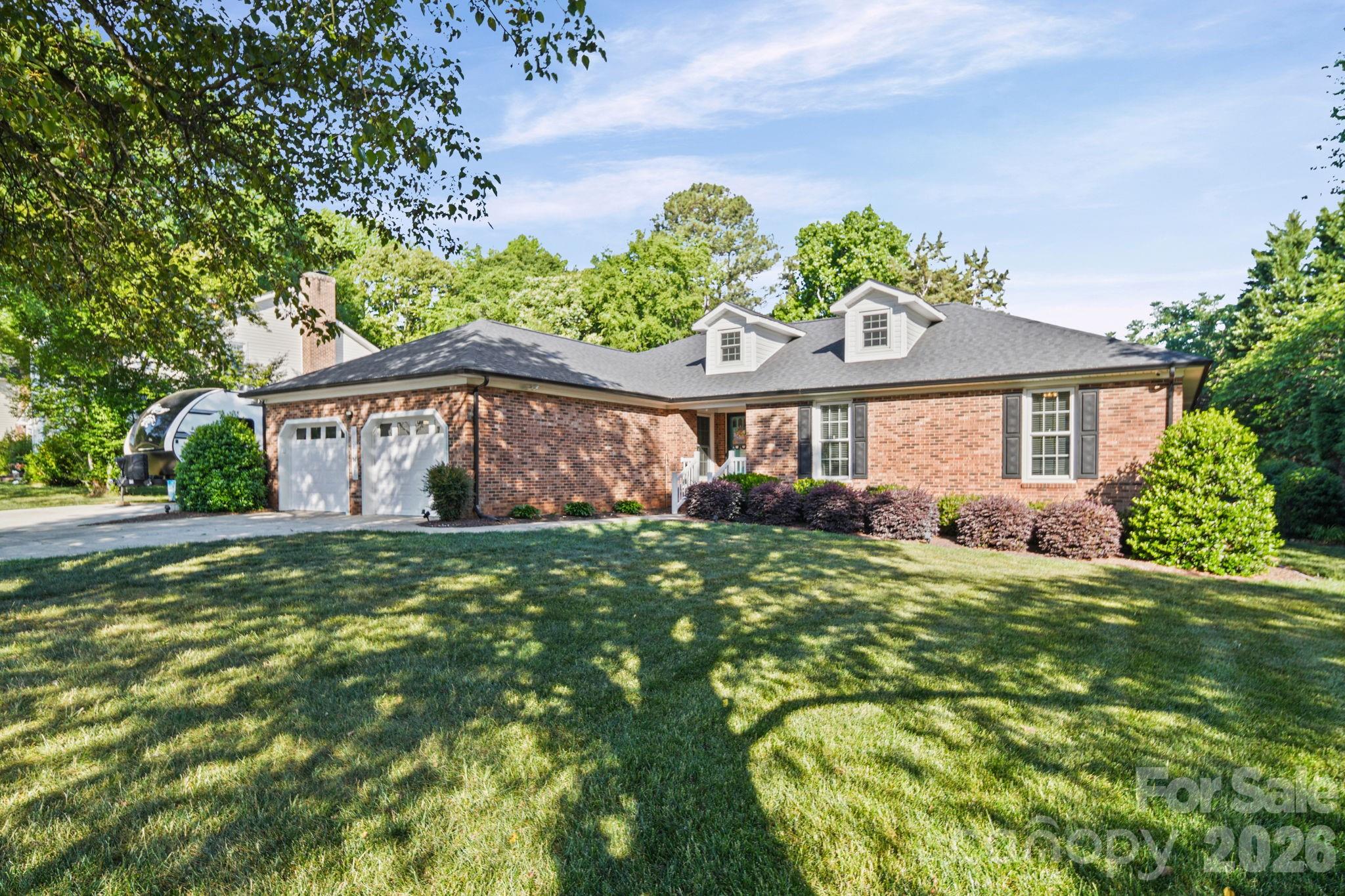 2200 Wynbourne Drive Property Photo 1