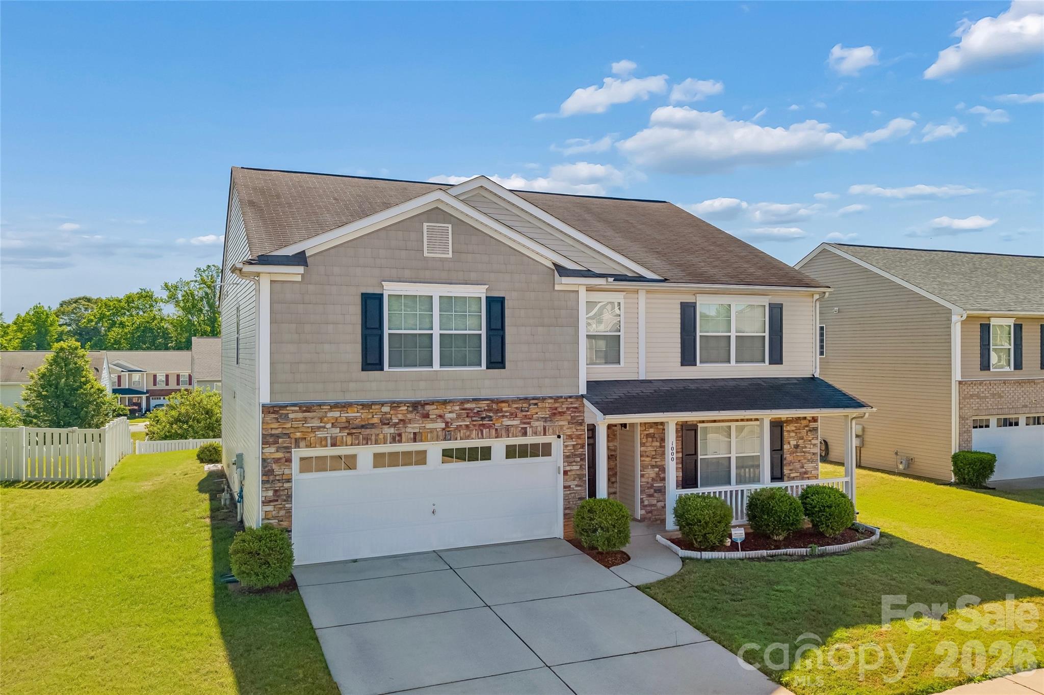 1000 Silverberry Street Property Photo 2