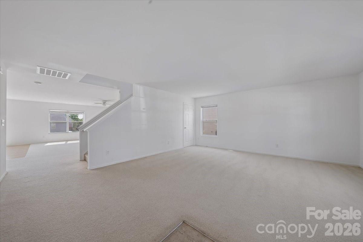 1000 Silverberry Street Property Photo 5