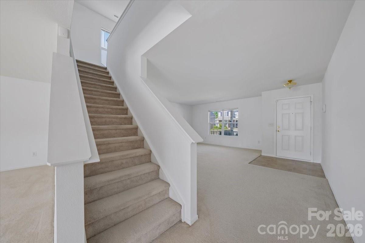 1000 Silverberry Street Property Photo 8