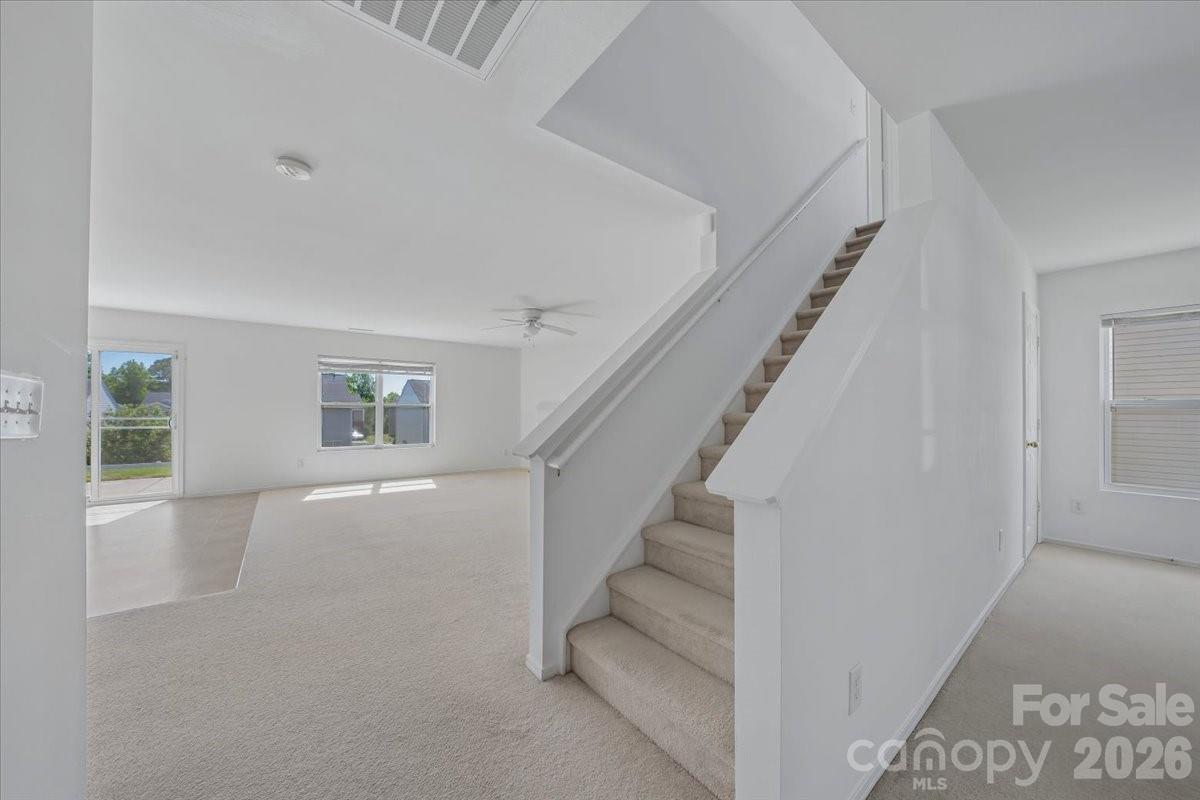 1000 Silverberry Street Property Photo 9
