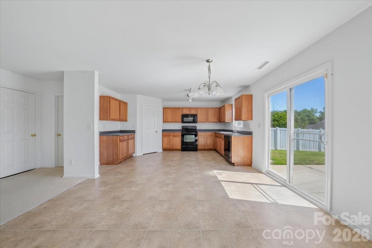 1000 Silverberry Street Property Photo 14