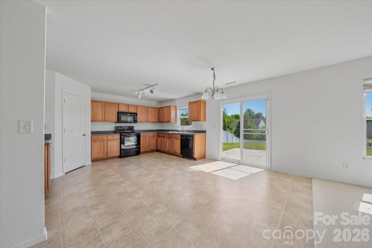 1000 Silverberry Street Property Photo 15