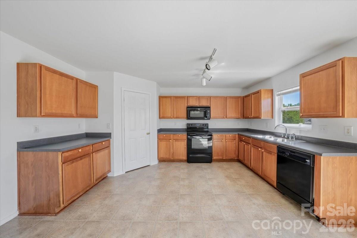 1000 Silverberry Street Property Photo 17