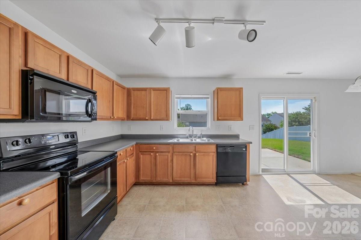 1000 Silverberry Street Property Photo 19