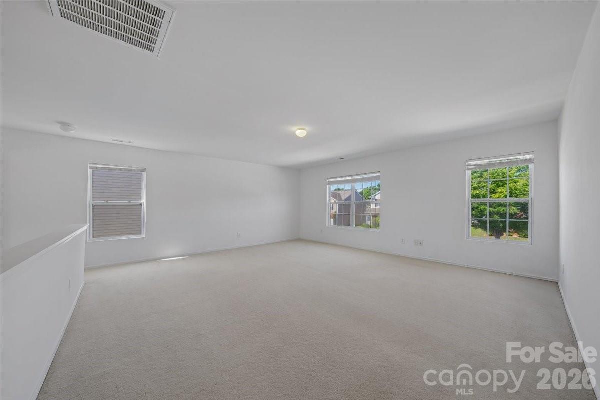 1000 Silverberry Street Property Photo 25
