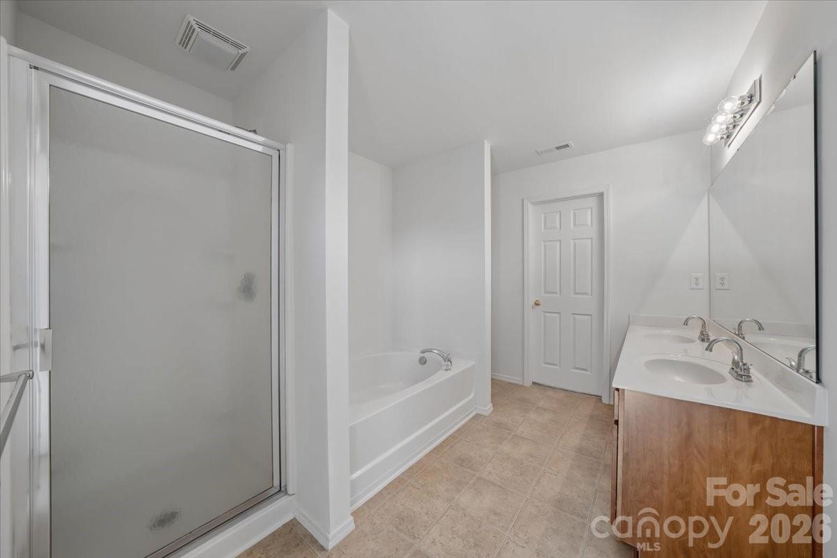 1000 Silverberry Street Property Photo 30