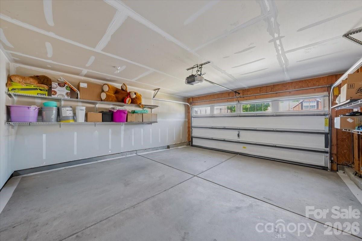 1000 Silverberry Street Property Photo 35