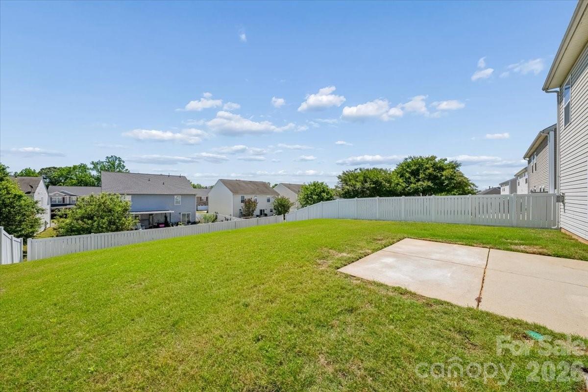 1000 Silverberry Street Property Photo 37