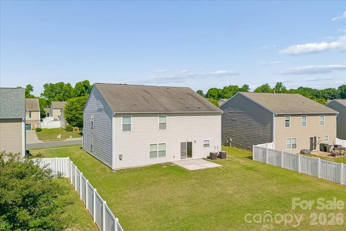 1000 Silverberry Street Property Photo 39