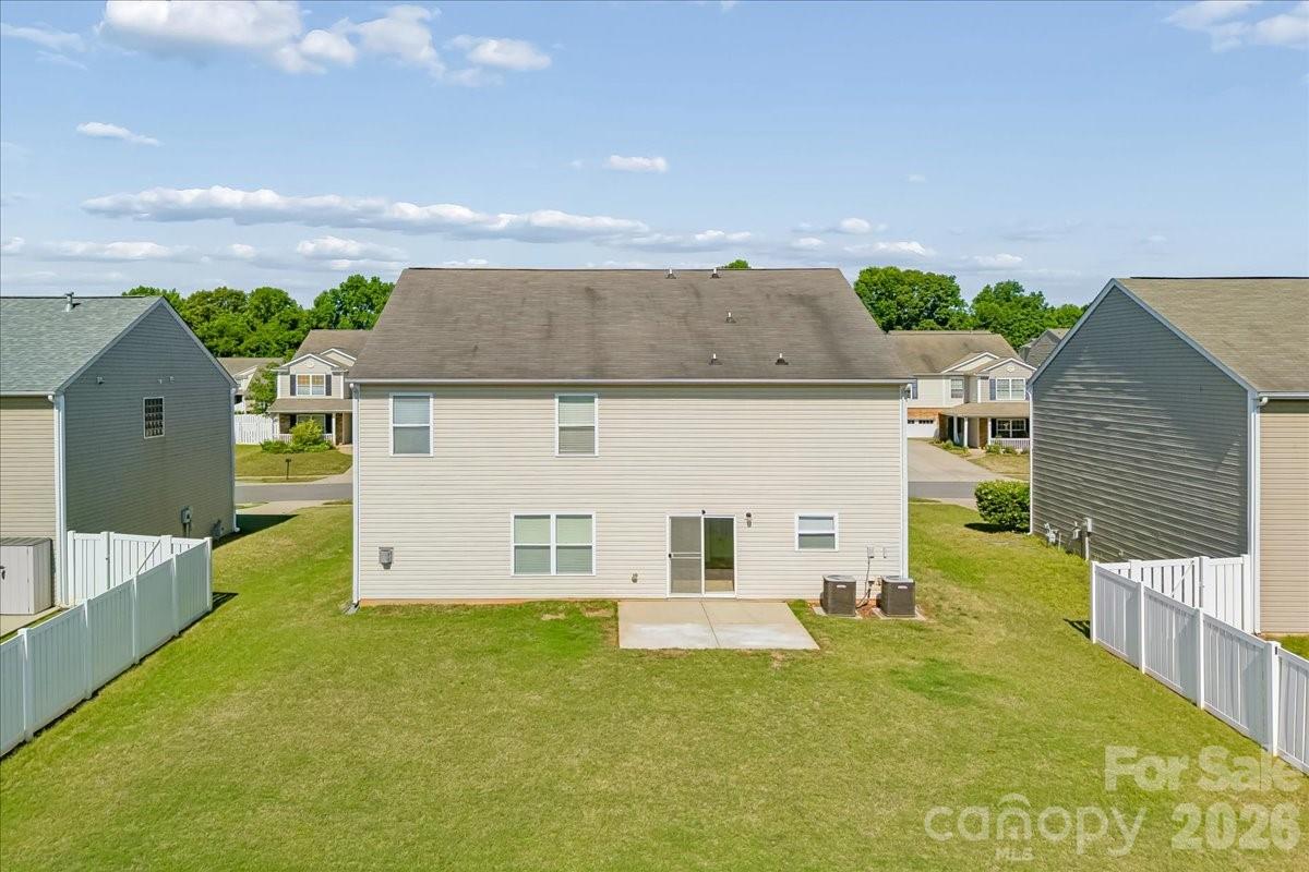 1000 Silverberry Street Property Photo 40