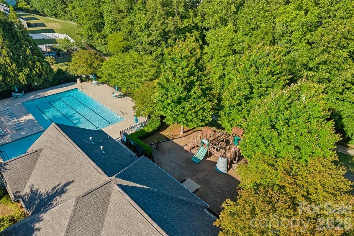 1000 Silverberry Street Property Photo 47