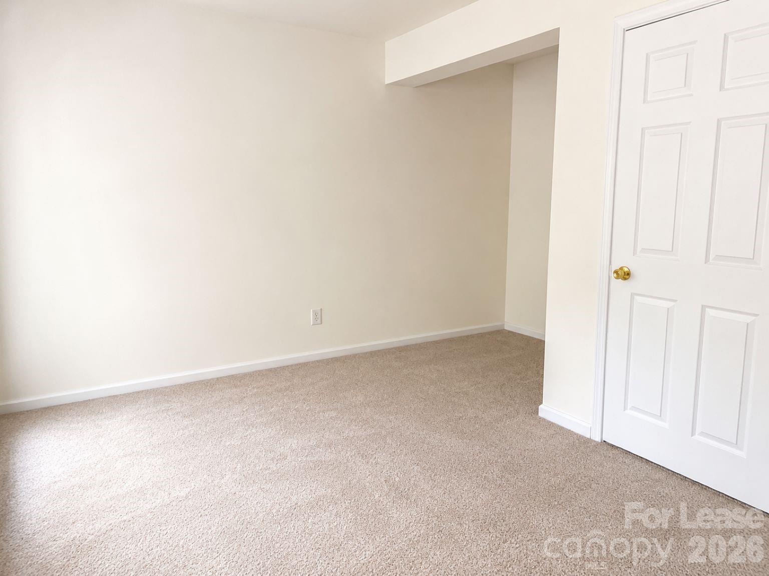 913 Tiger Lane Property Photo 4