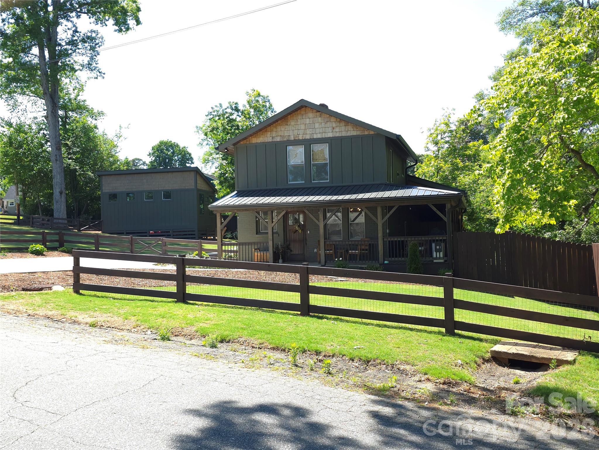 152 Florida Avenue Property Photo 3
