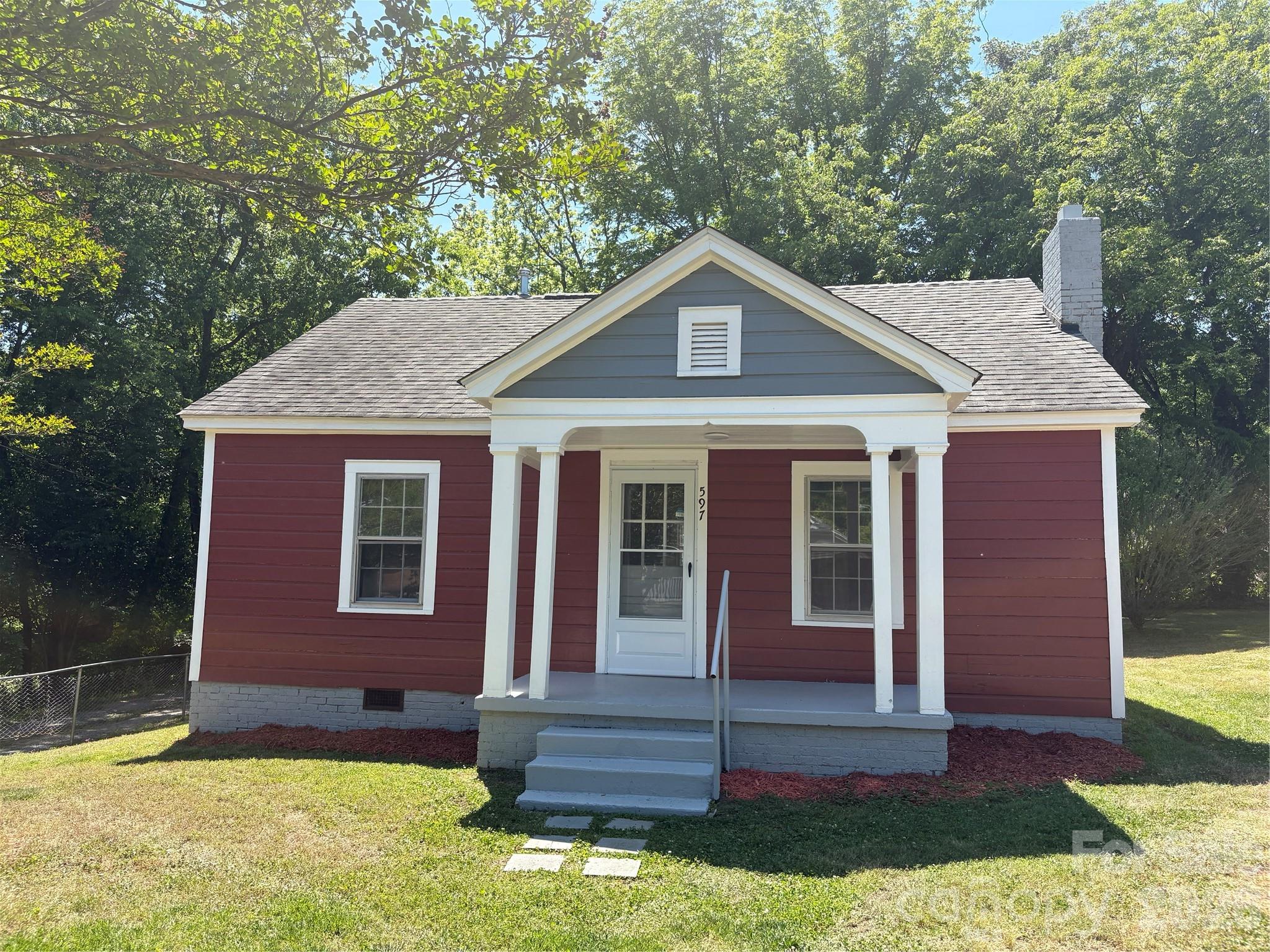 597 Harris Street Property Photo 1