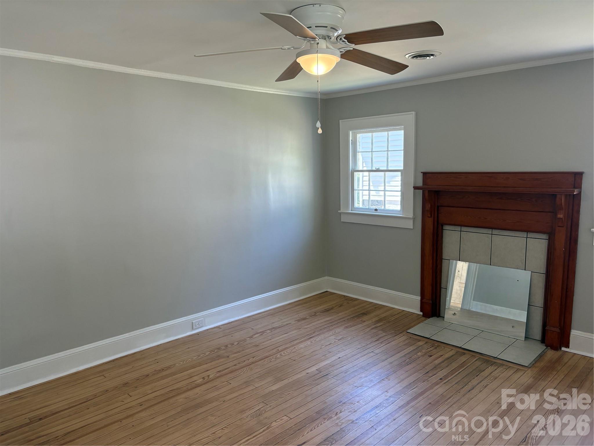 597 Harris Street Property Photo 4