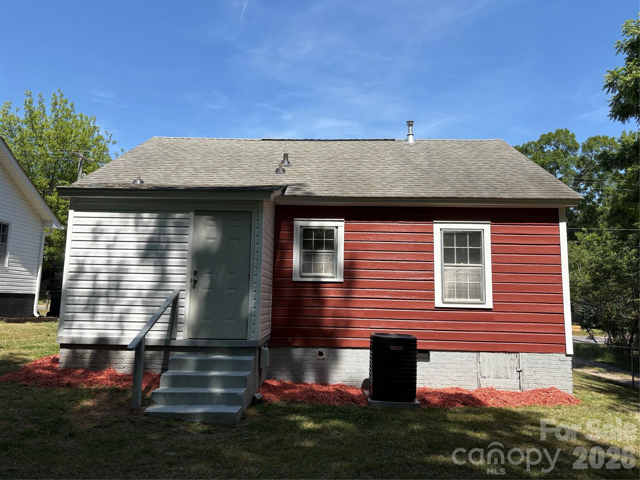 597 Harris Street Property Photo 10
