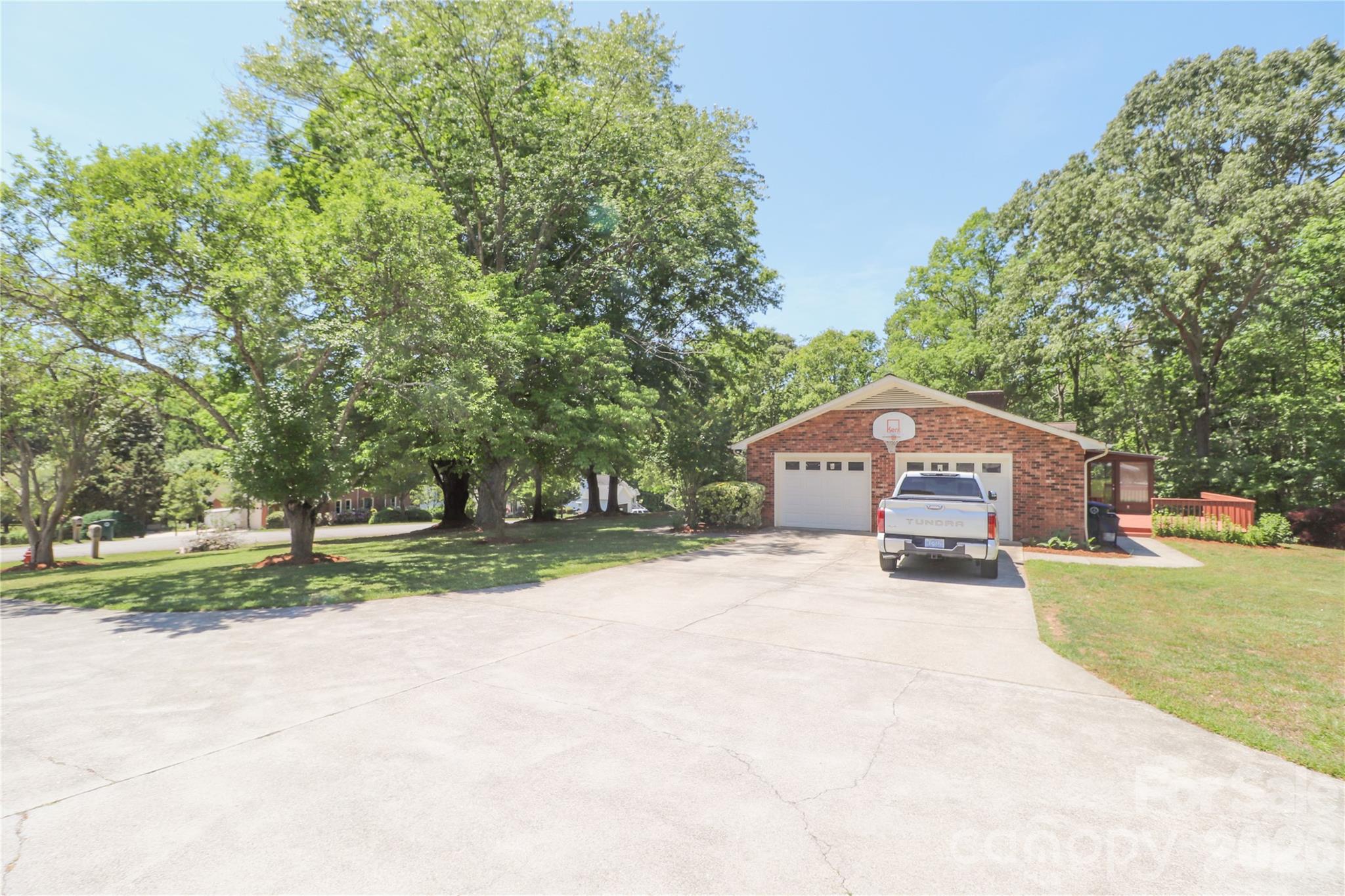112 Forest Avenue Property Photo 4