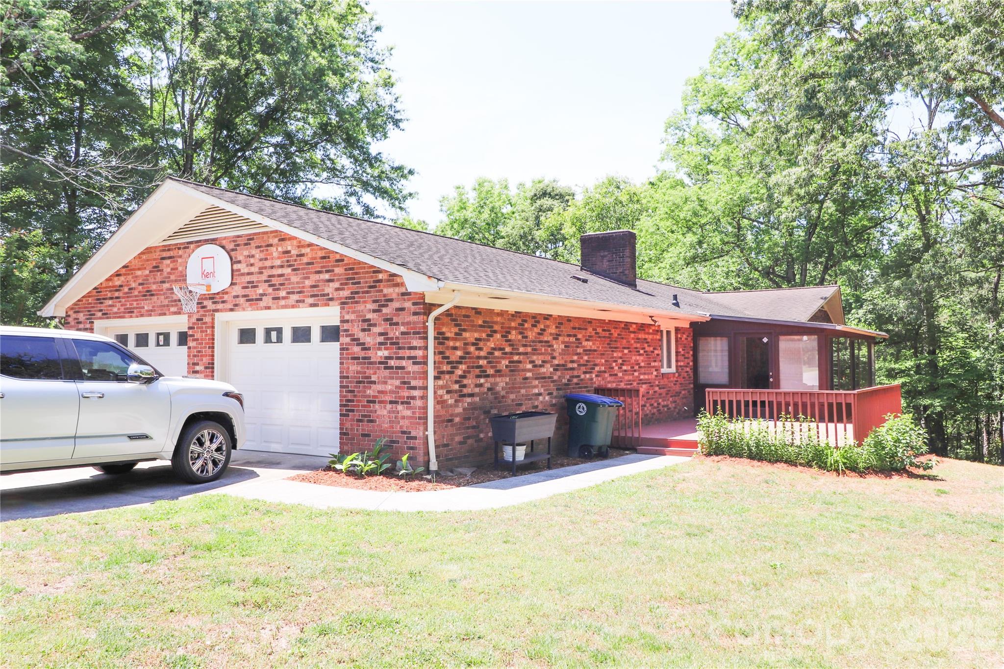 112 Forest Avenue Property Photo 6