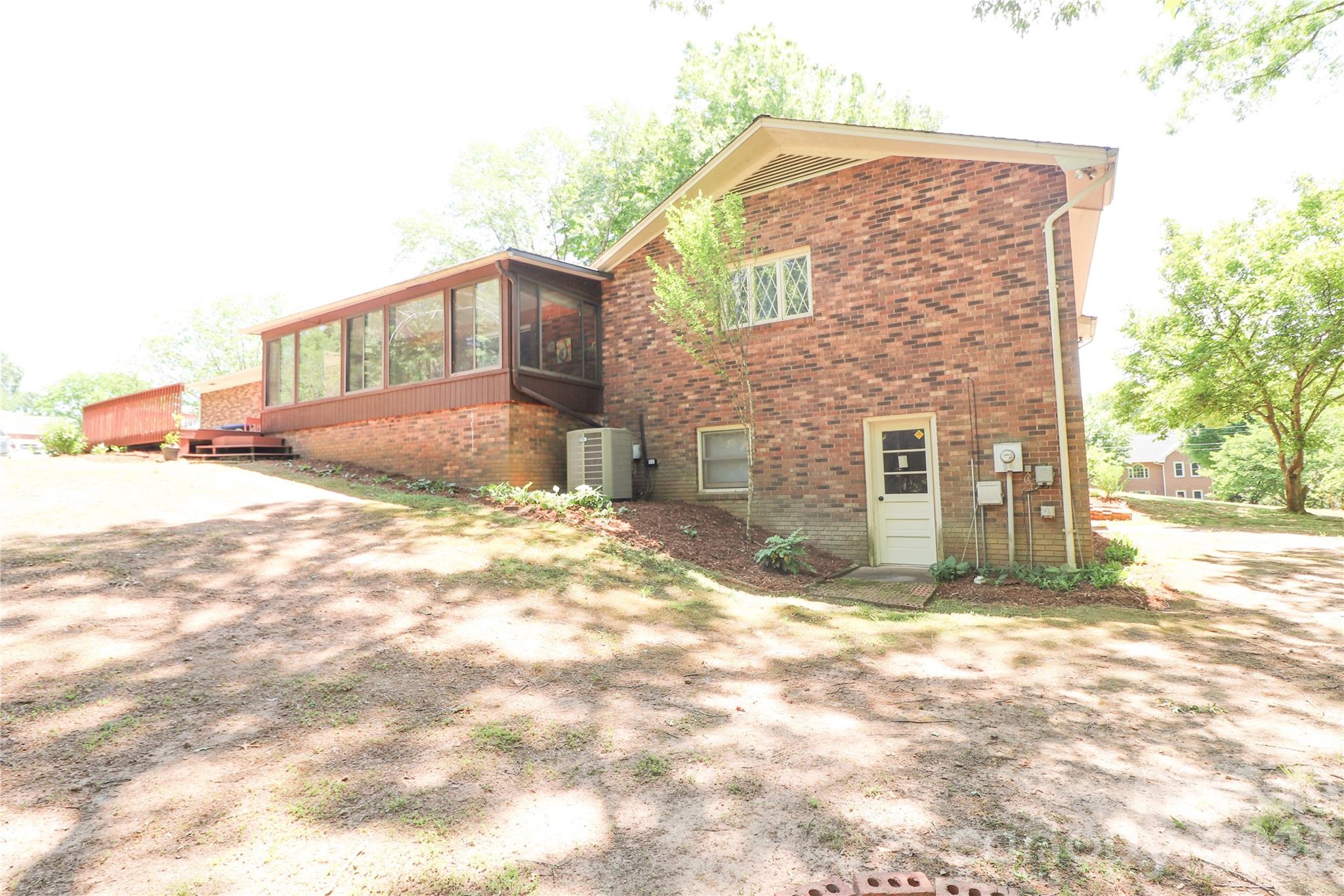 112 Forest Avenue Property Photo 8