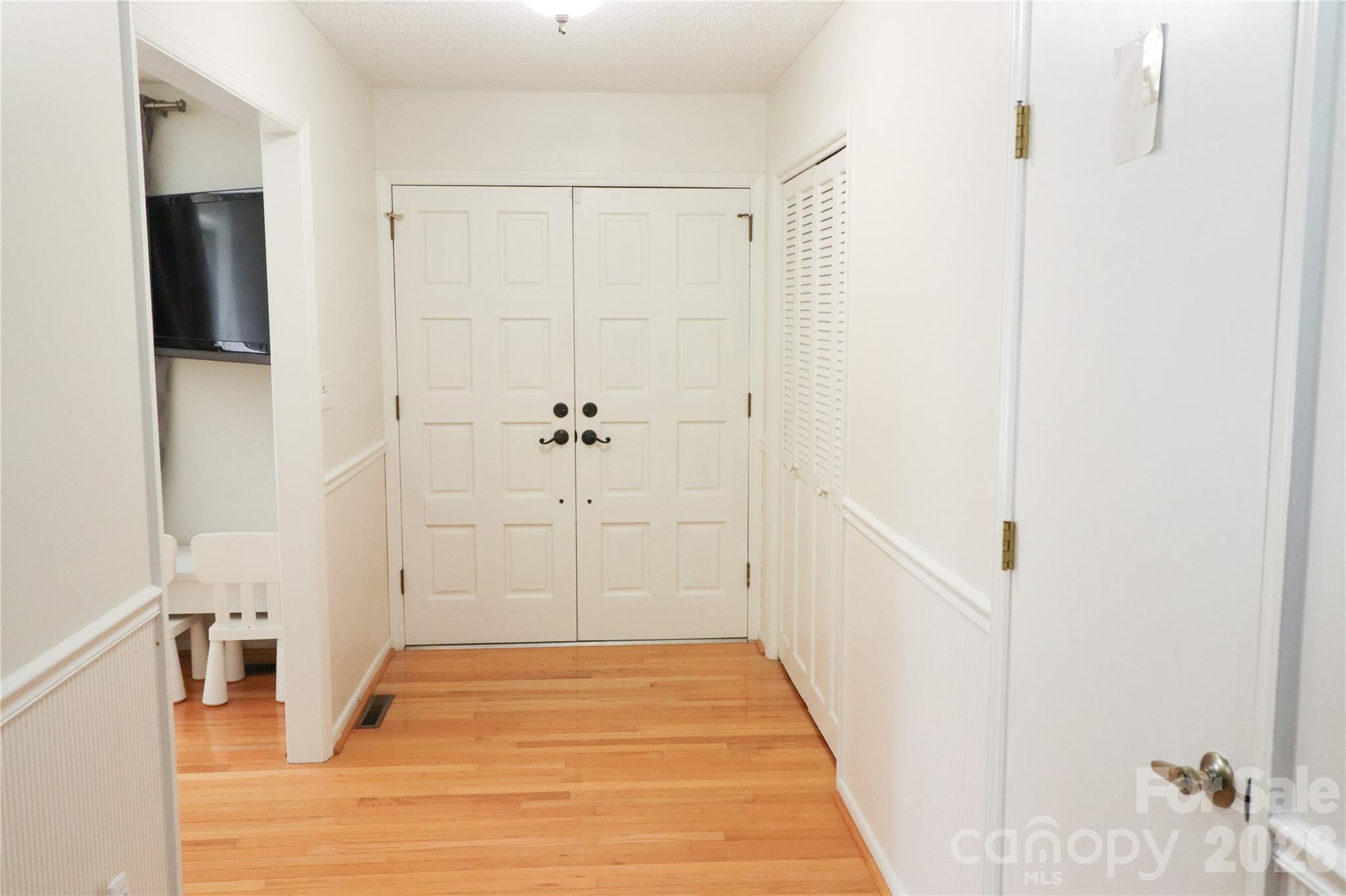 112 Forest Avenue Property Photo 14
