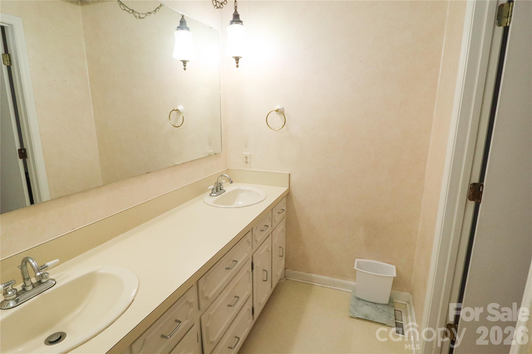 112 Forest Avenue Property Photo 25