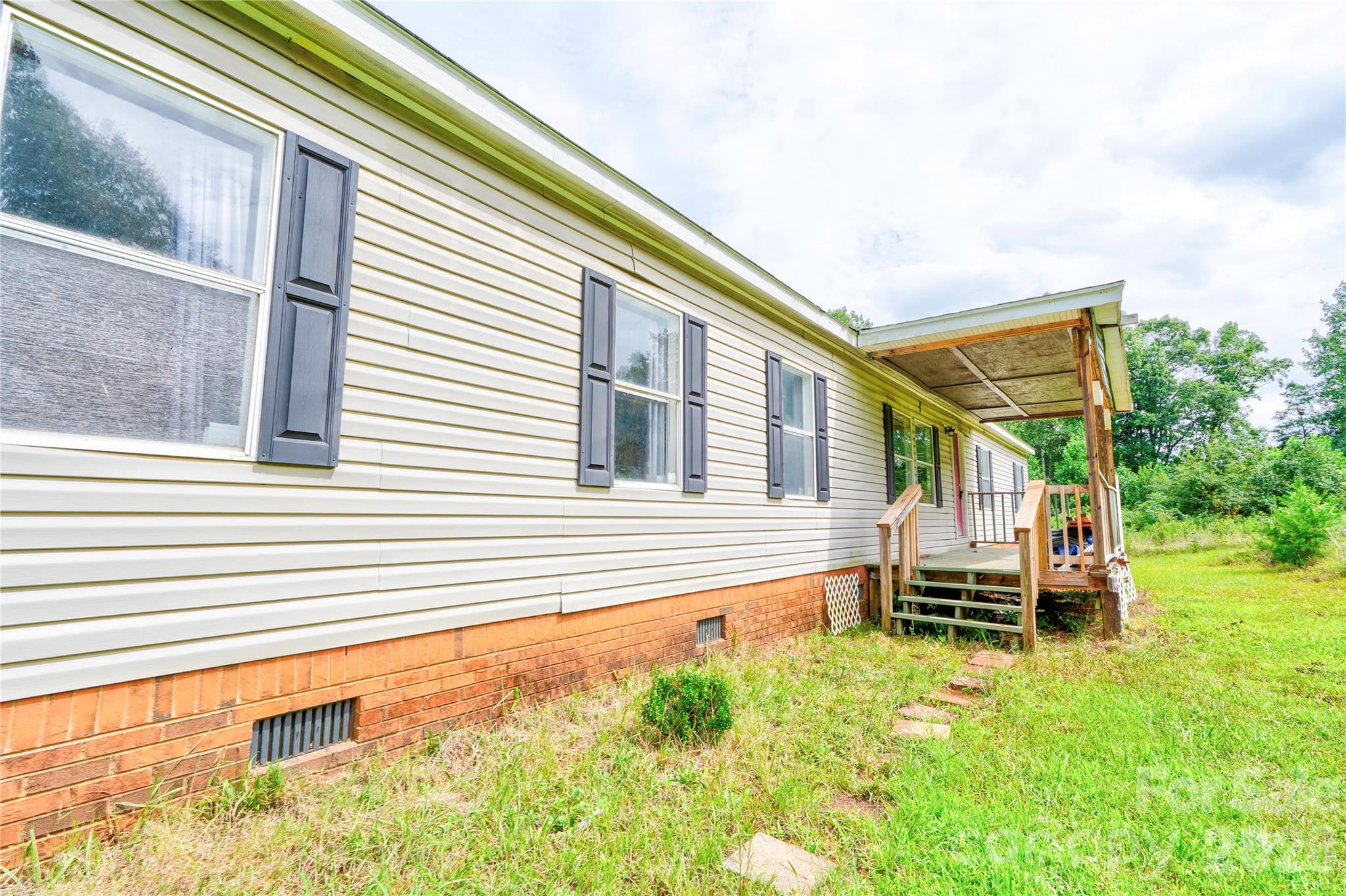 136 Foxhill Drive Property Photo 2