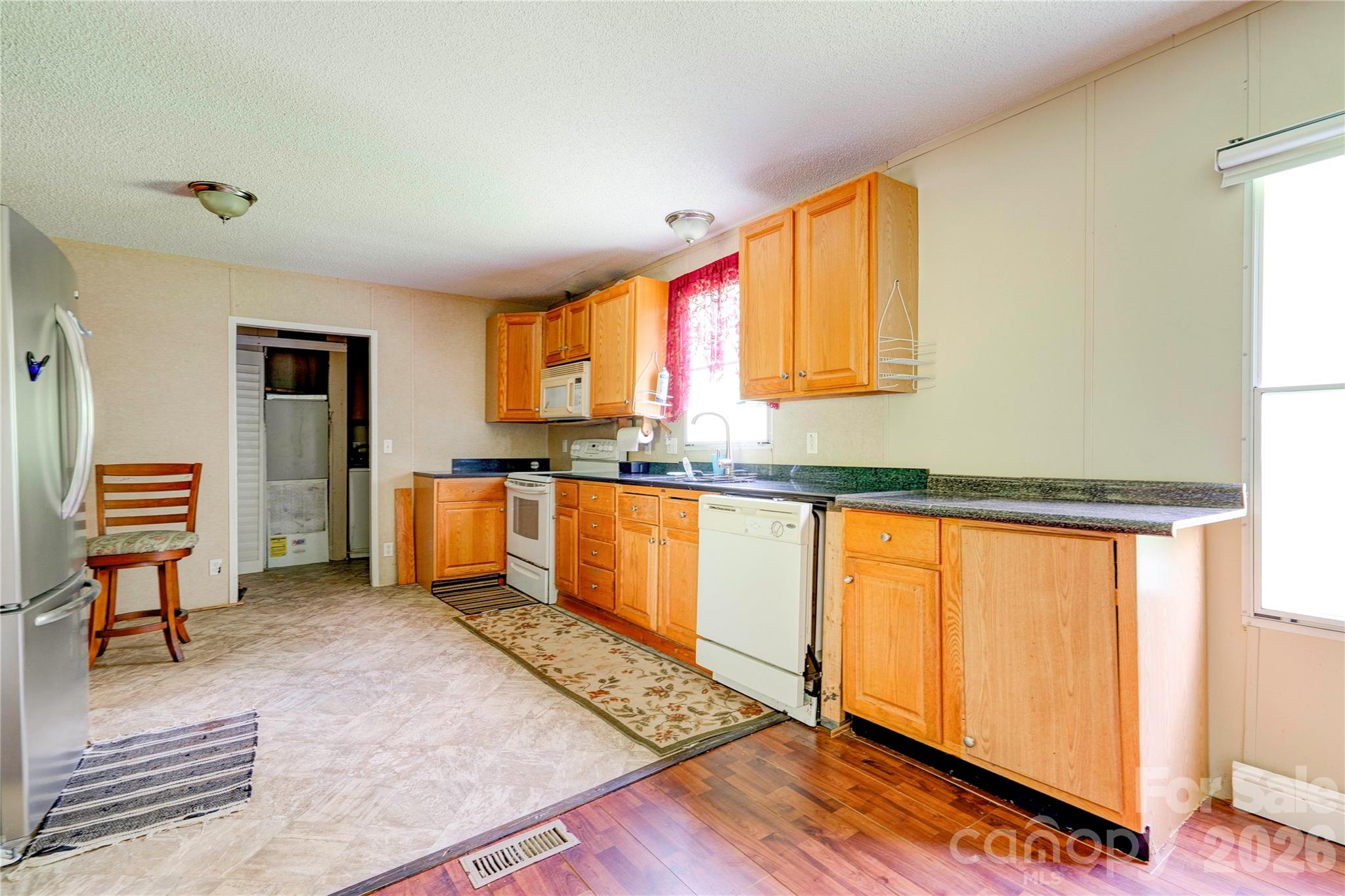 136 Foxhill Drive Property Photo 7