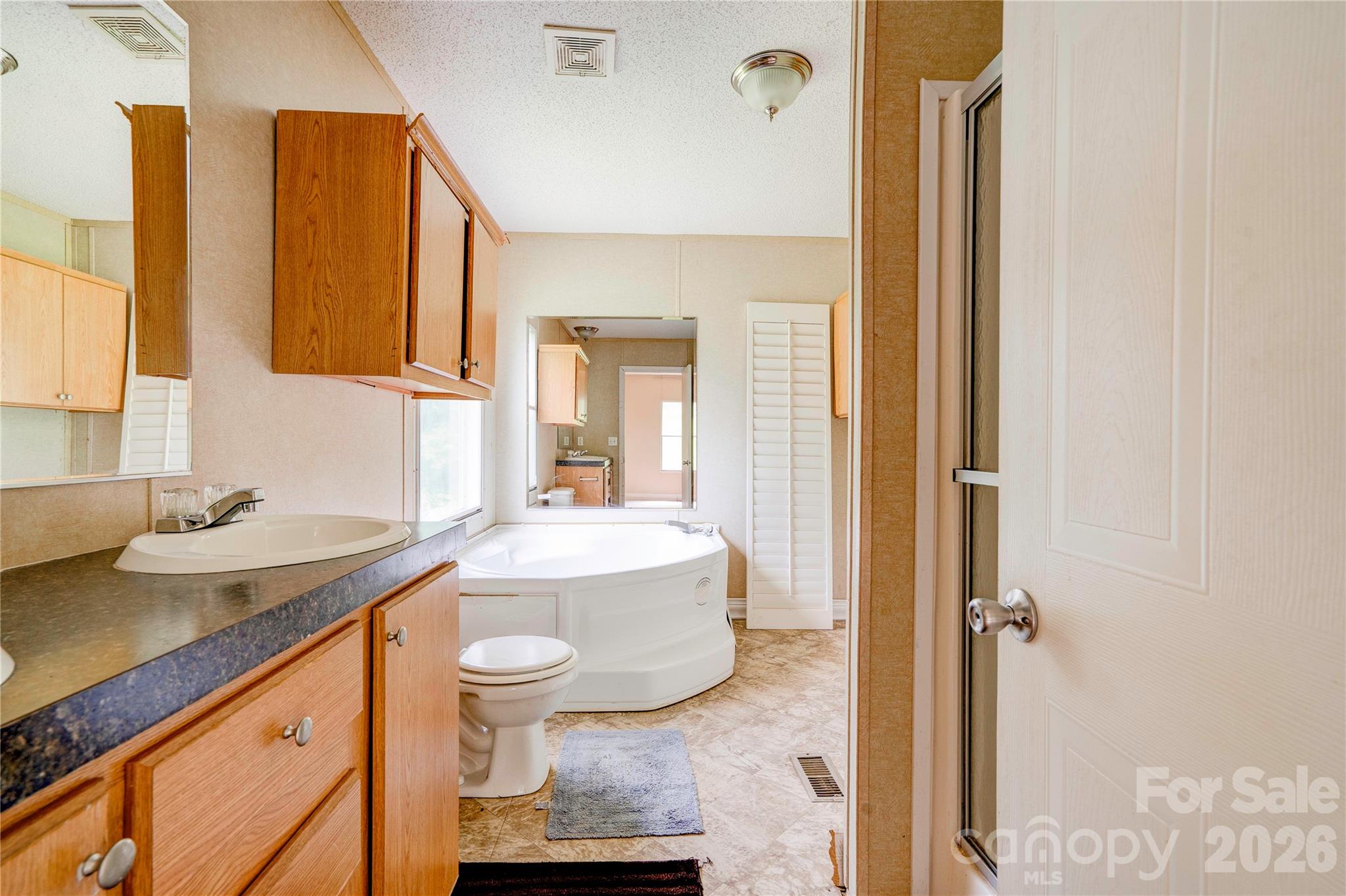 136 Foxhill Drive Property Photo 15