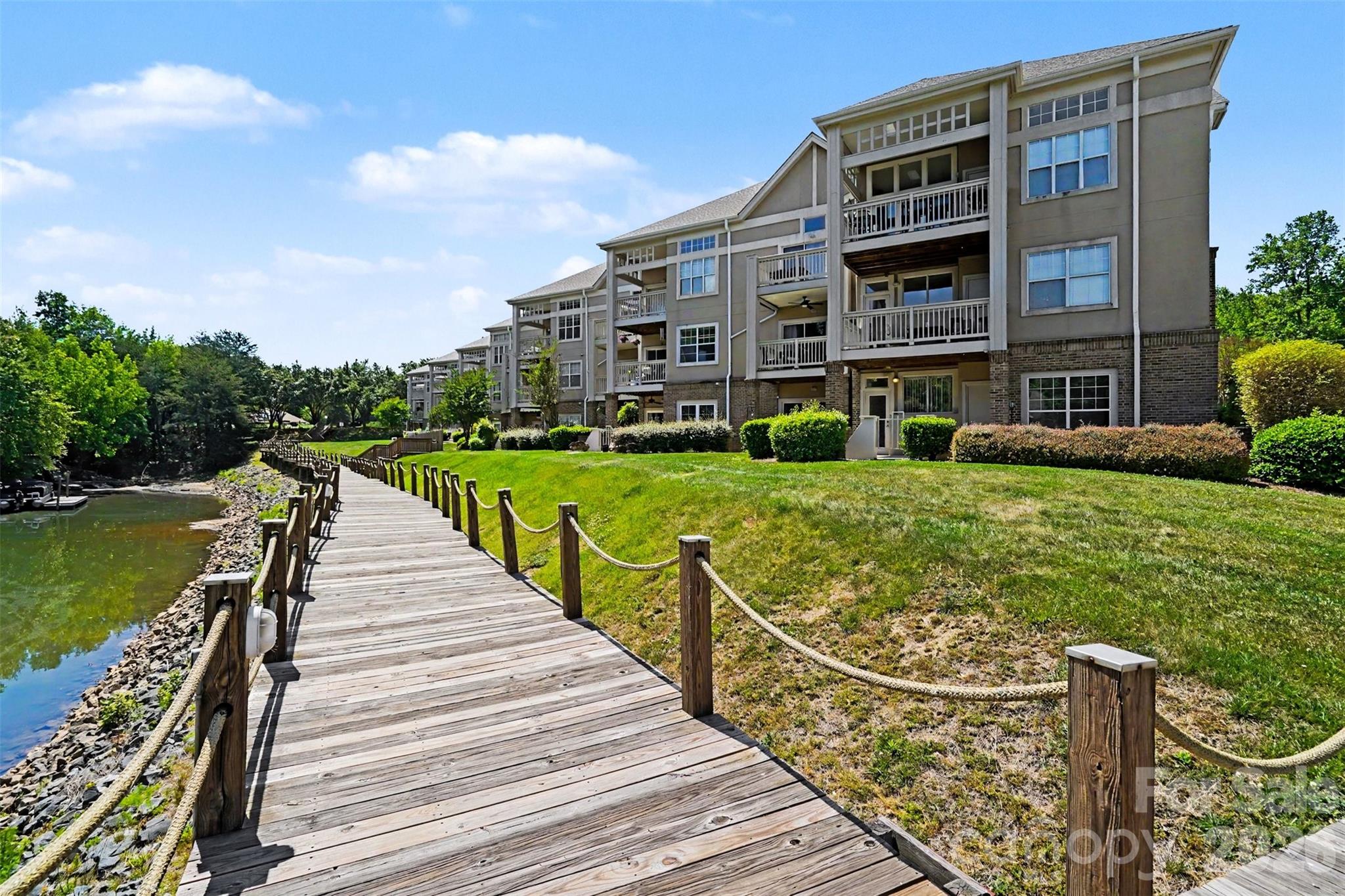 104 Pier 33 Drive 301 Property Photo 5