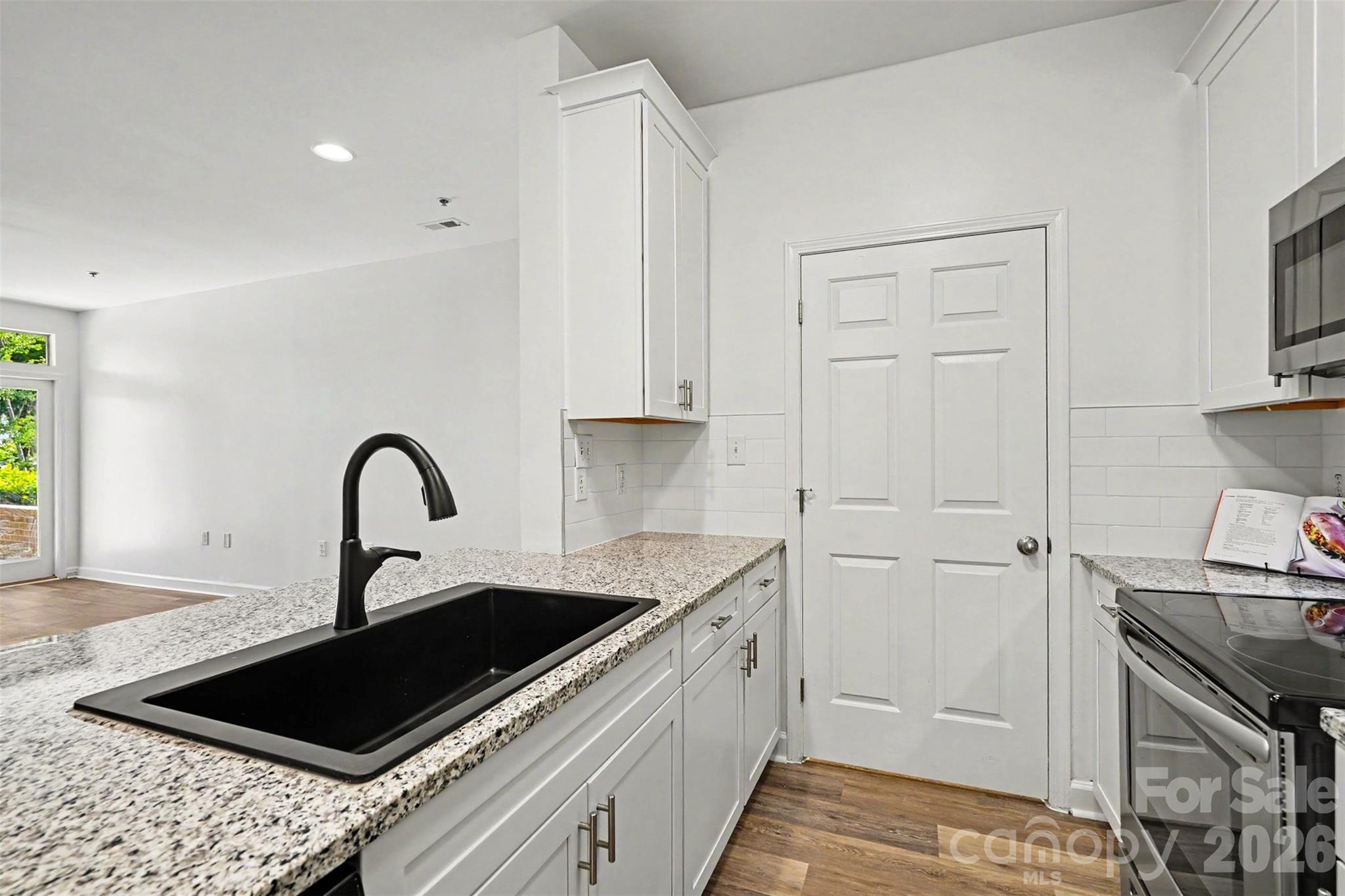 104 Pier 33 Drive 301 Property Photo 14