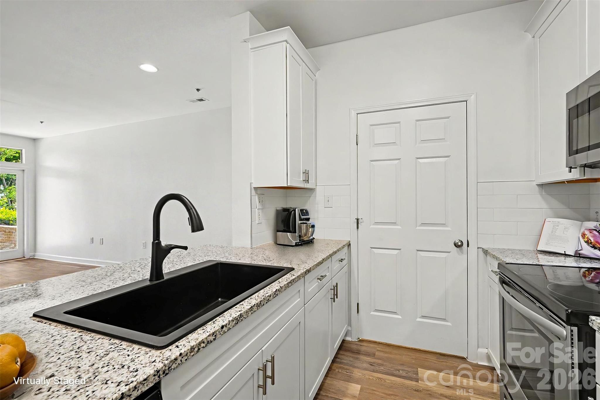 104 Pier 33 Drive 301 Property Photo 29
